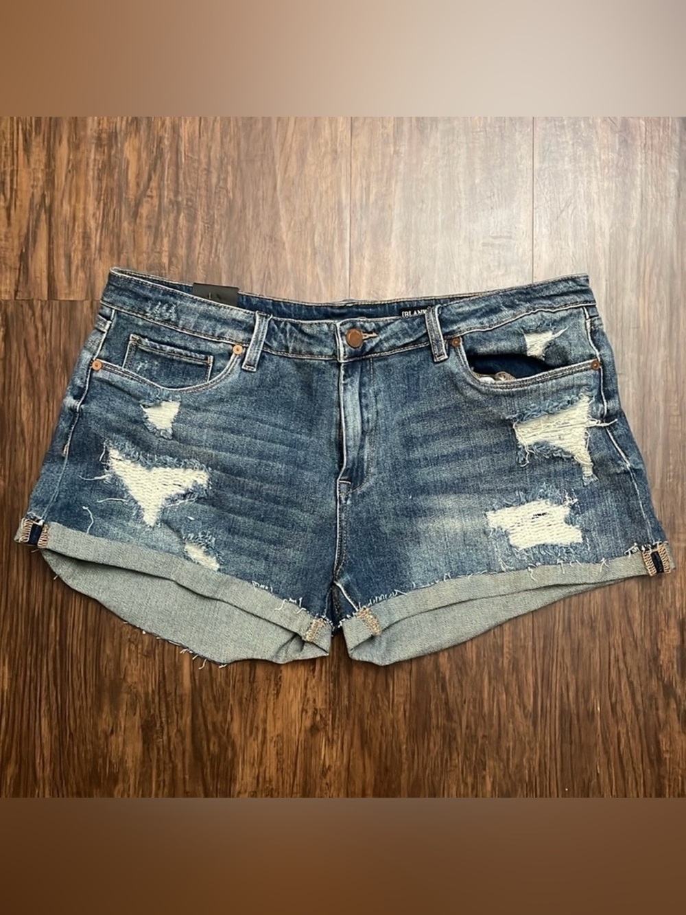 NWT Blank Nyc Fulton Medium Wash Roll Tab distressed Denim jean shorts 32